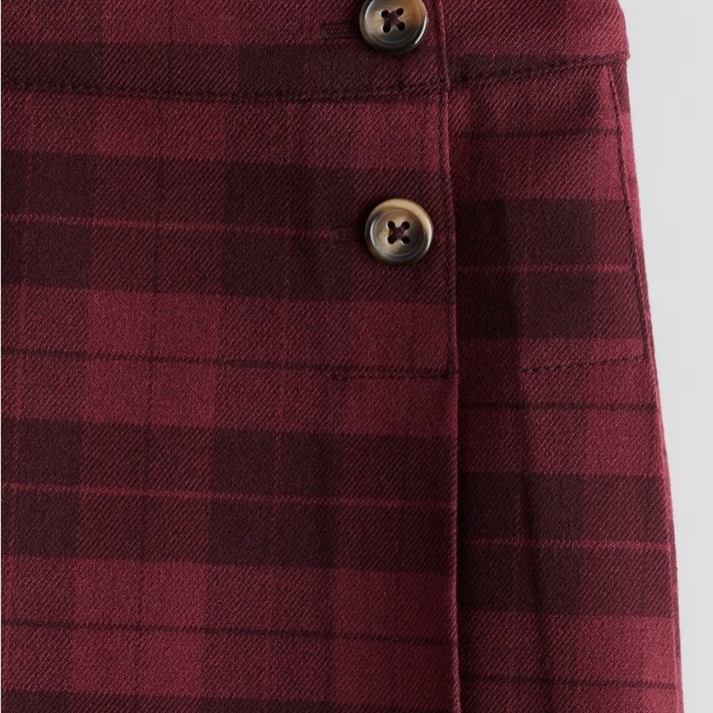 Girls H&M Red Pleated Mini Skirt - Picture 2 of 9